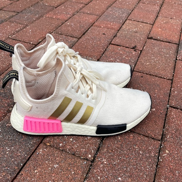 Adidas Originals NMD R1 Cream Screaming Pink Sneakers Size 7 - Picture 2 of 12